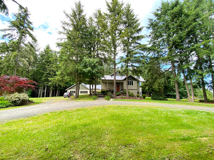Front exterior of Blue Mountain Retreat in Chimacum, Washington